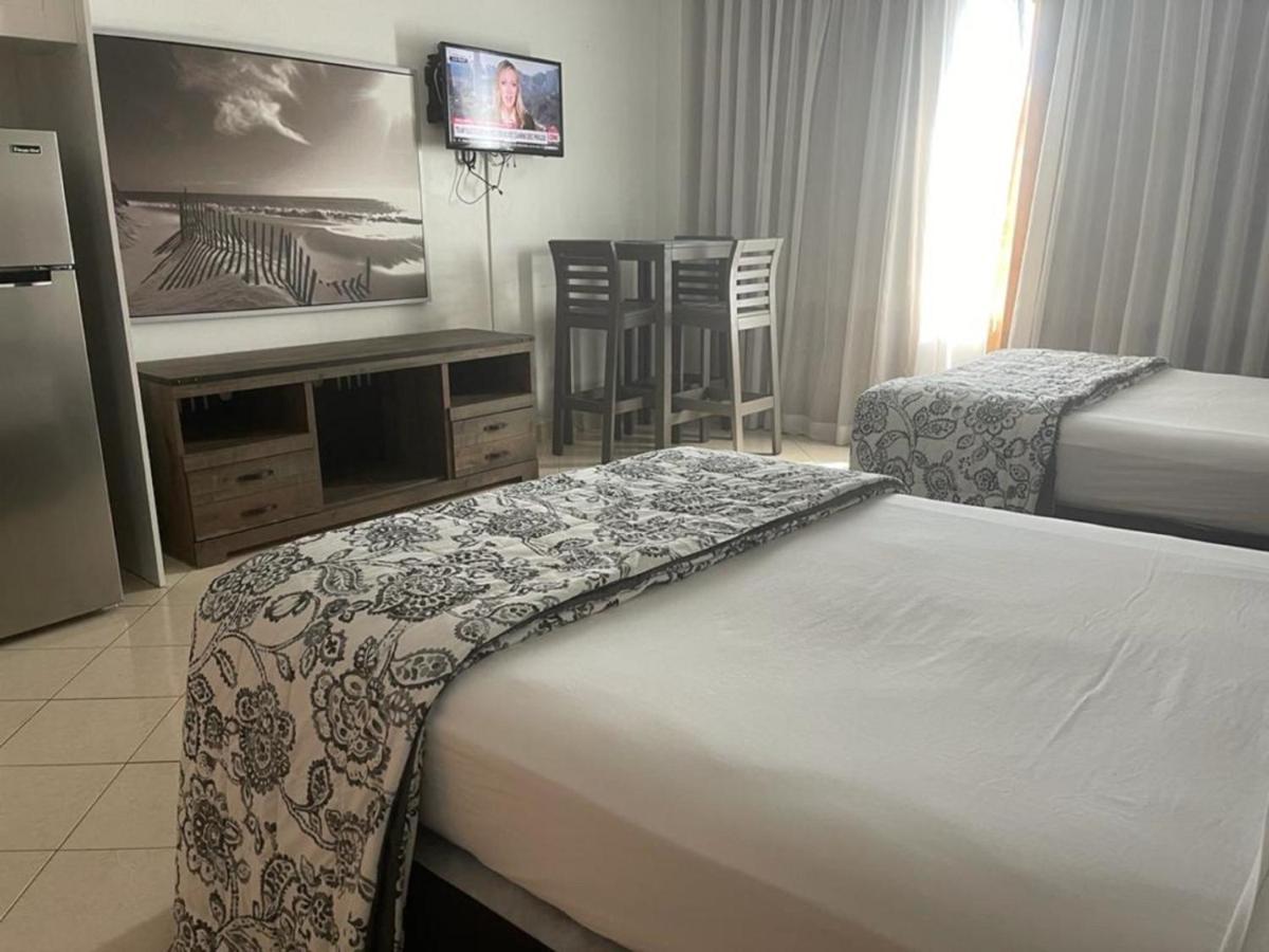 ميامي بيتش Beachfront Studios Casablanca Rentals المظهر الخارجي الصورة